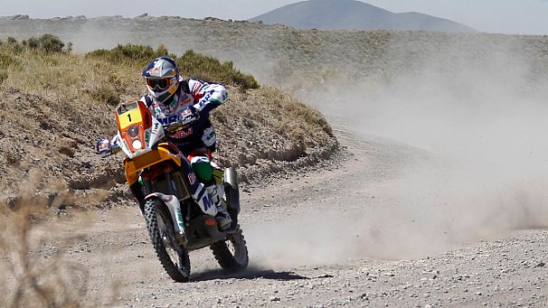 Coma and Peterhansel open up Dakar leads
