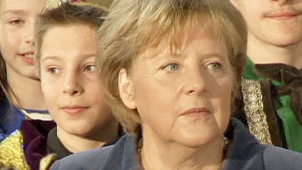 Merkel sings for charity