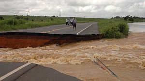Floods force thousands to flee in Brazil