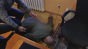 Pologne : un procureur tente de mettre fin à ses jours devant des journalistes