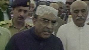 Zardari returns to Pakistan amid crisis with military