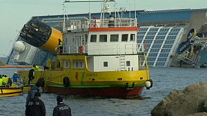 Rescue teams halt search of Italian vessel