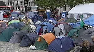 La justice britannique ordonne la levée du camp des Indignés