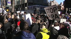 Loi antipiratage: manifestation de soutien au black-out du web