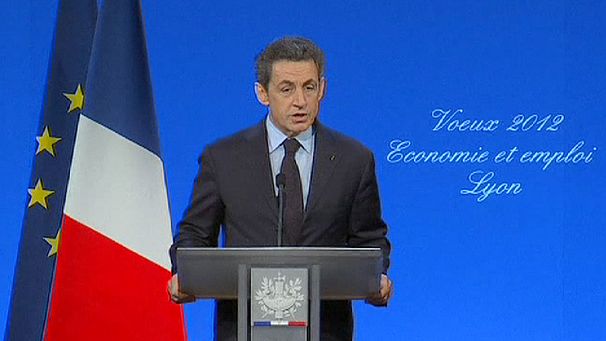 France easily sells bonds as Sarkozy attacks S&P
