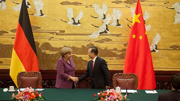 Merkel y Sarkozy intentan implicar a China en la solución de la crisis en la zona Euro