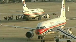 China prohibe a sus aerolíneas pagar a la UE por sus emisiones de CO2