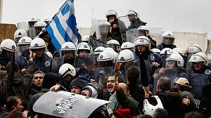 Grecia: Ue rilancia allarme default, proteste ad Atene