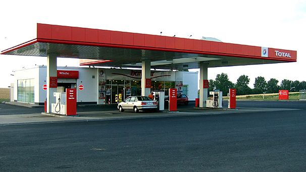 Total: utile record nel 2011 a 12,3 mld euro
