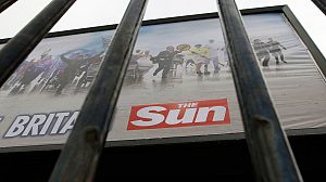 Britische Polizei verhaftet “Sun”-Journalisten