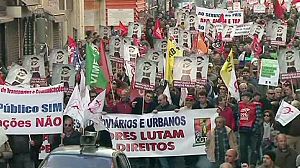 Portugal : des milliers de personnes manifestent contre l’austérité