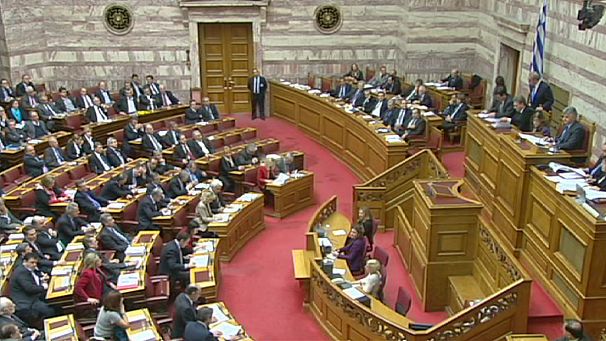 Parlamento grego aprova novo plano de austeridade