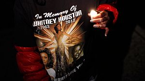 Corpo de Whitney Houston transportado para Nova Jérsia