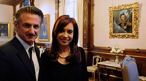 Sean Penn dénonce le colonialisme “archaïque” de Londres aux Malouines