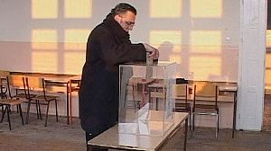 Kosovo Serbs hold referendum on Pristina government