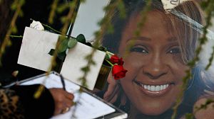 Whitney Houston: funerali in musica e diretta Tv