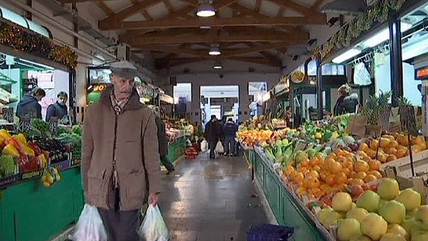 Calo nel settore dei servizi alimenta timori recessione