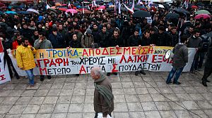 Protesters keep up the pressure on Greek MPs