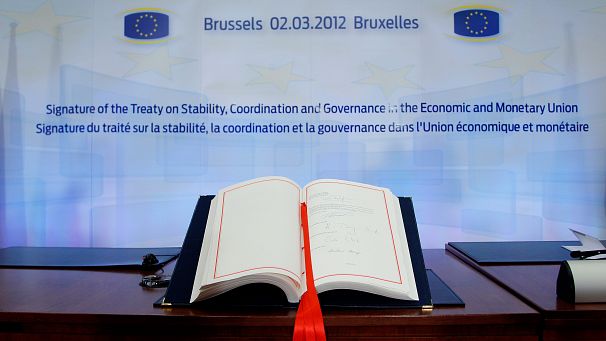 EU leaders sign new fiscal pact