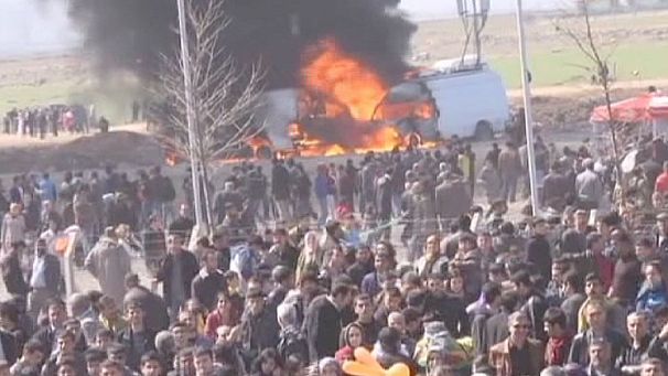 Turkish police clash with pro-Kurd demontrators