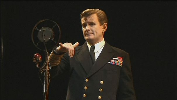 Il re tiene il suo discorso a teatro