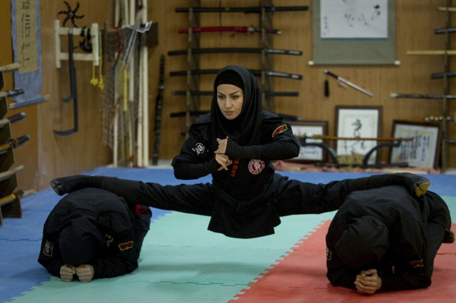Iranian female ninjas show their strength Iranian female ninjas show their strength
