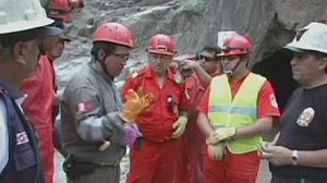 Peru government calls for help to free trapped miners
