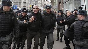 Anti-Putin protesters arrested outside Duma