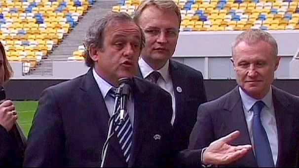 “Banditi”. Platini agli albergatori ucraini sul caro Europei