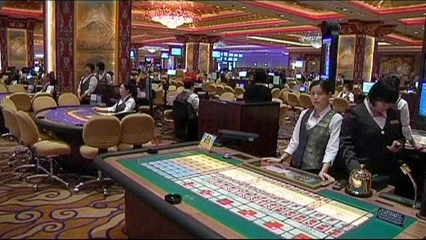 Sheldon Adelson opens opulent Macau casino