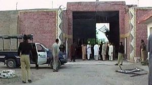 Hundreds of inmates escape from Pakistani jail