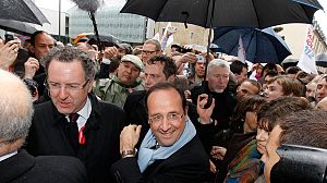 Battle on for Hollande in French endgame