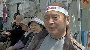 Hunger strikers protest over Japanese nuclear move