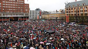 Crowds send musical protest to Breivik