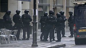 Man detained after London siege
