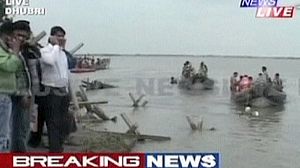 Many dead when Indian river ferry sinks