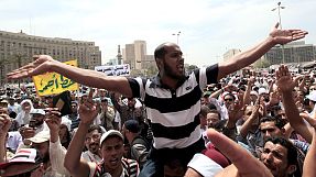 Egito: Exército decreta recolher obrigatório no Cairo