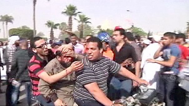 Protesters clash with troops in Cairo