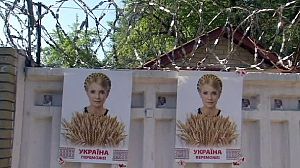 Tymoshenko stays in jail and consults lawyers