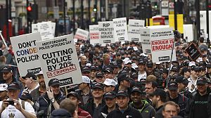 Thousands of UK police in anti-austerity march