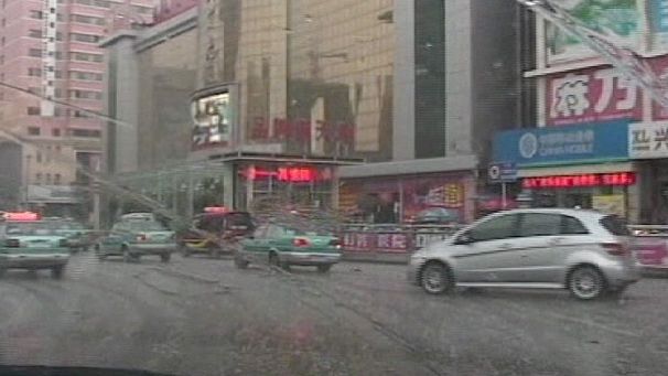 Destruição causada por chuvas diluvianas
