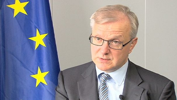Rehn: “Grecia estará en el euro el próximo año”