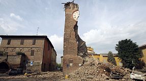 Forte terremoto in Emilia Romagna: vittime e feriti sotto i crolli