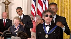 Bob Dylan receives highest US civilian honour