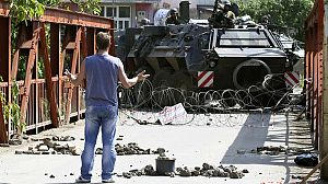 Nuove tensioni in Kosovo, serbi attaccano pattuglia Kfor