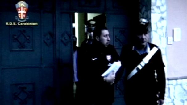 Italian police nab suspected gang members