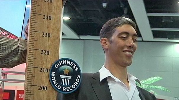 World’s tallest man big in Hong Kong