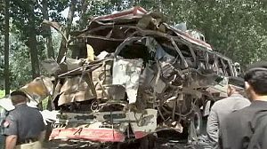 Pakistan bus bomb kills 19