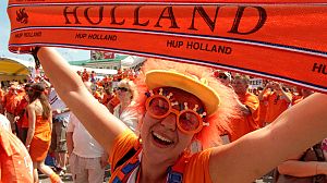 Russian fans cheer great start to Euro 2012
