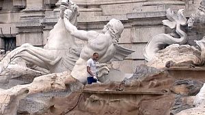 Se busca mecenas para salvar la Fontana de Trevi